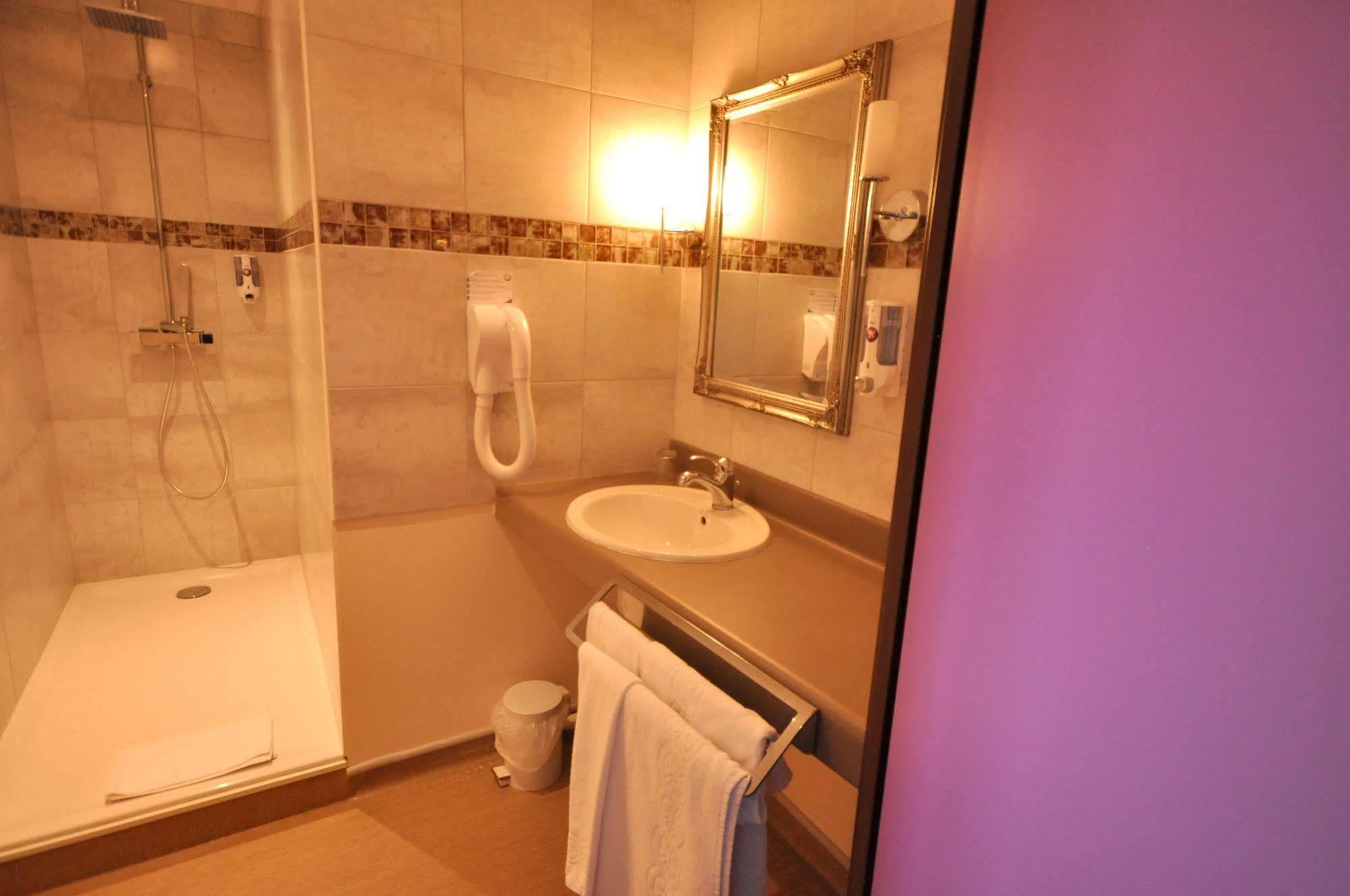 Brit Hotel Confort Alexia - Ла-Сутеррен Екстер'єр фото